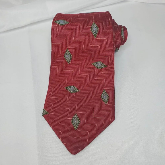 Vintage Chanel Paris Red Silk Mens Tie With Chevron & Diamond Pattern - Picture 3 of 7
